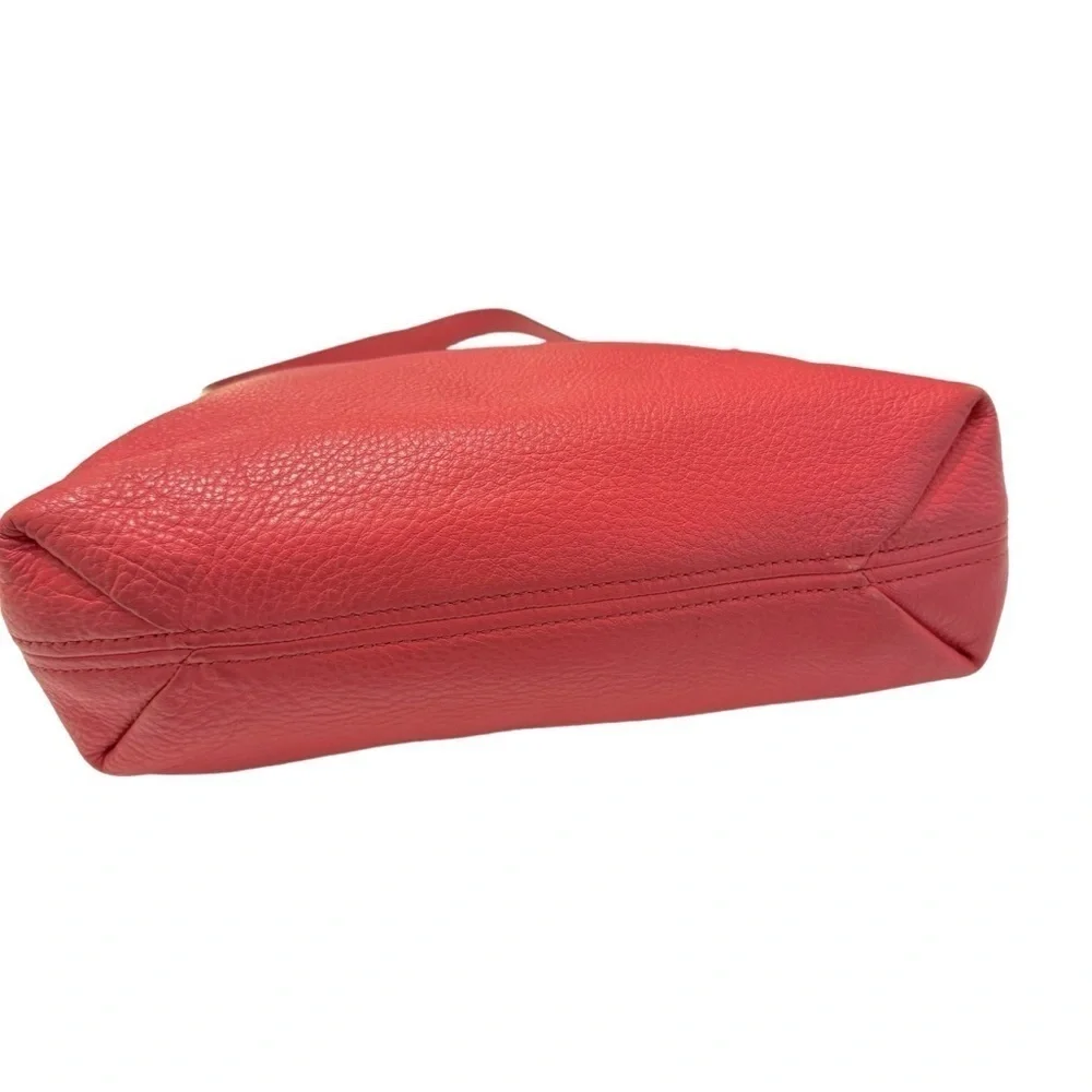 Michael Kors Pebble, leather Shoulder Bag Coral‎ Tassel